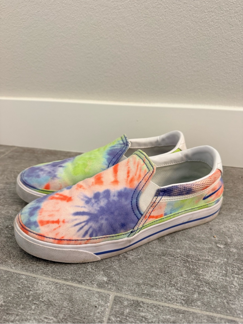 Women’s Nike Tie-Dye Slip-On Canvas Sneakers